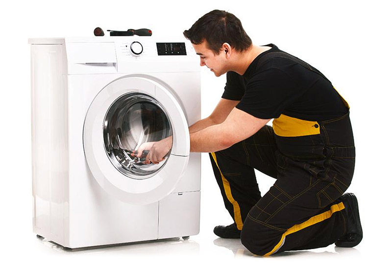ReparaHogar hombre reparando lavadora